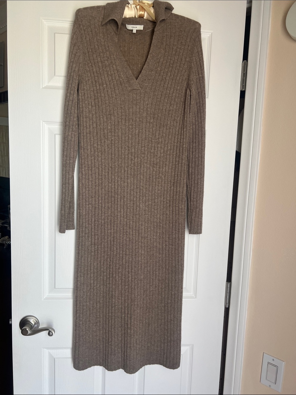 Vince Camuto Taupe Rib-Knit Long Sleeve V-Neck Midi Dress